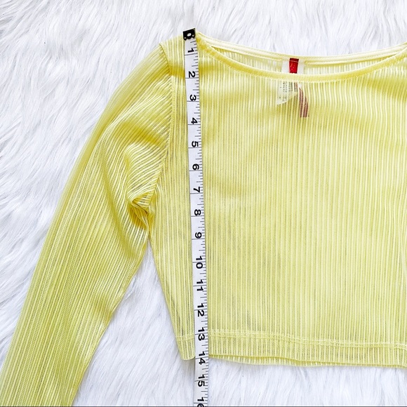 🔴4/$25 codigo neon yellow long sleeve crop top - Picture 3 of 7